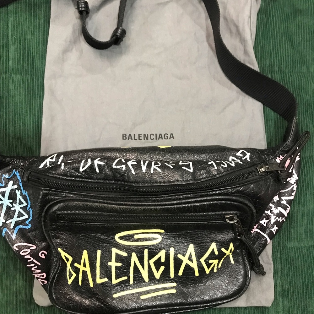 Balenciaga Fanny pack beautiful